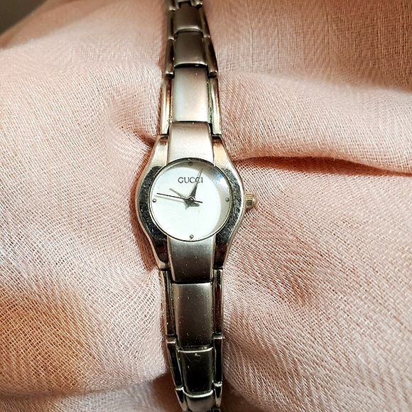 GUCCI WATCH ⌚ 👌For parts or repairs. Or just looks pretty on. 😍 - Picture 1 of 4